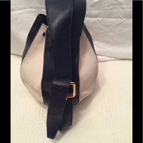Celine Black and Cream Shoulder Bag - Picture 3 of 8
